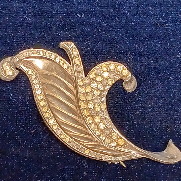 Vintage lot brooches lot 8